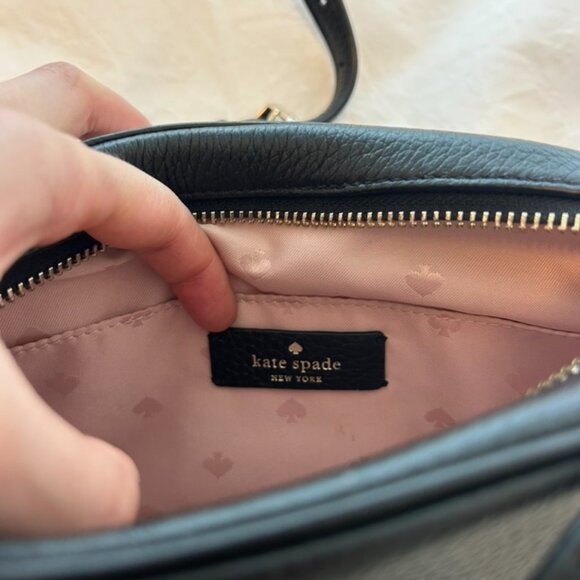 Small black leather Kate Spade cross-body bag with zipper tassel. - Picture 4 of 10